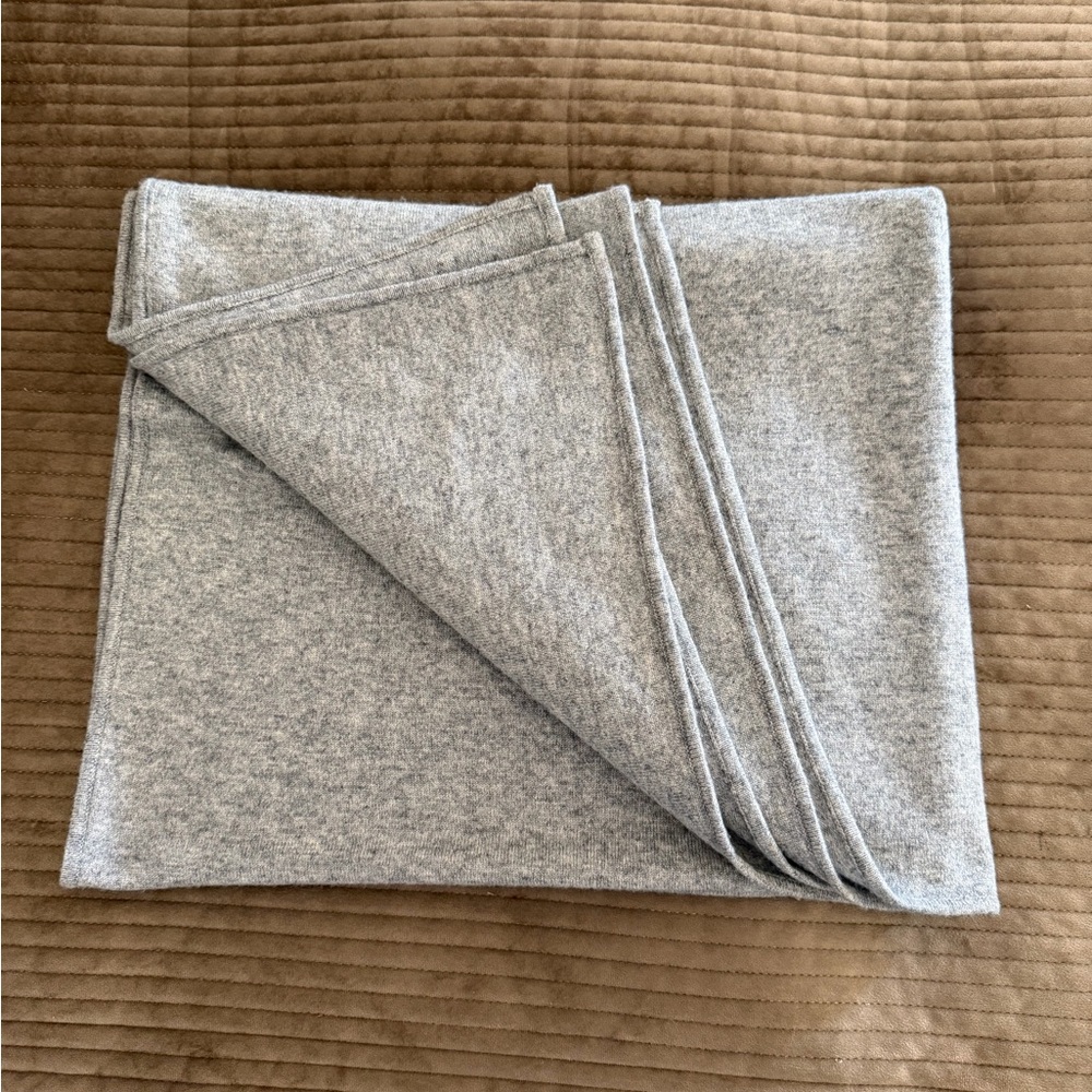 Arlotta Heather Gray Cashmere Blend Throw - Picture 1 of 11